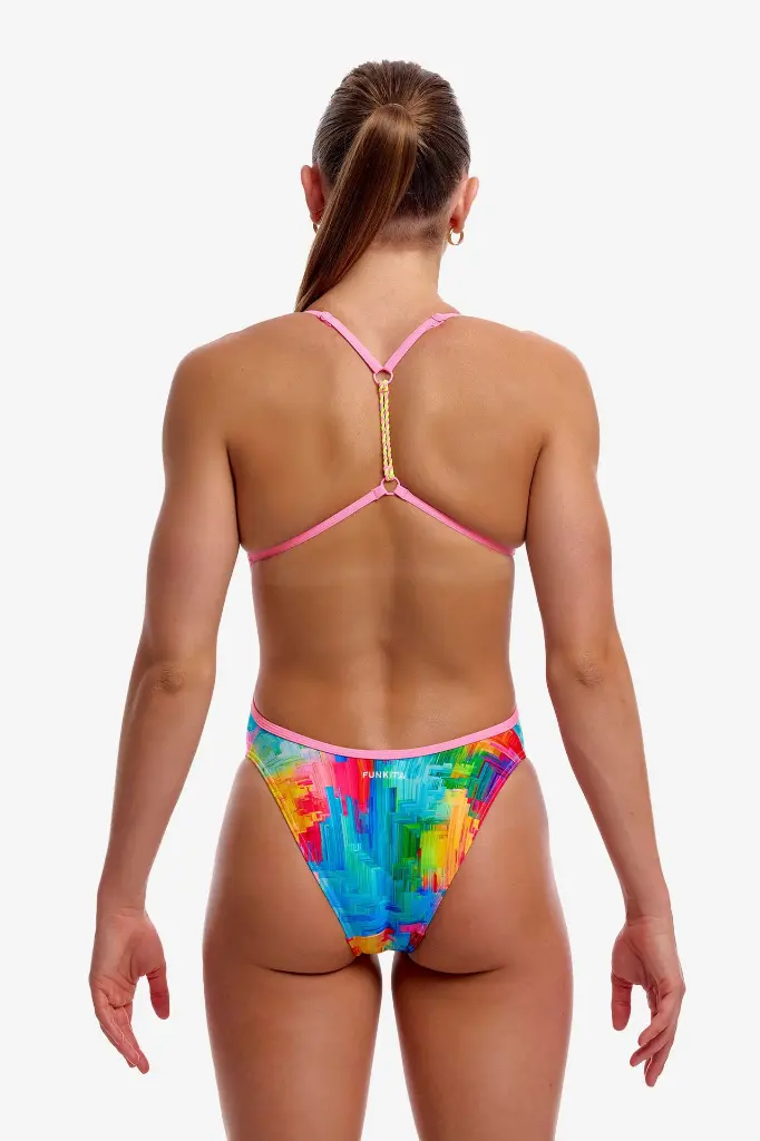 FKS038L_FALLING_COLOURS_02.webp